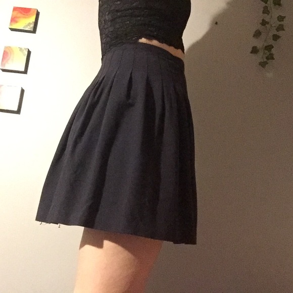 Pleated high waisted skirt - Picture 2 of 6